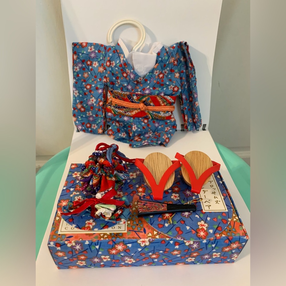 VTG Muffy Vanderbear Kyoto Blossoms Blue Japanese Kimono and Accessories